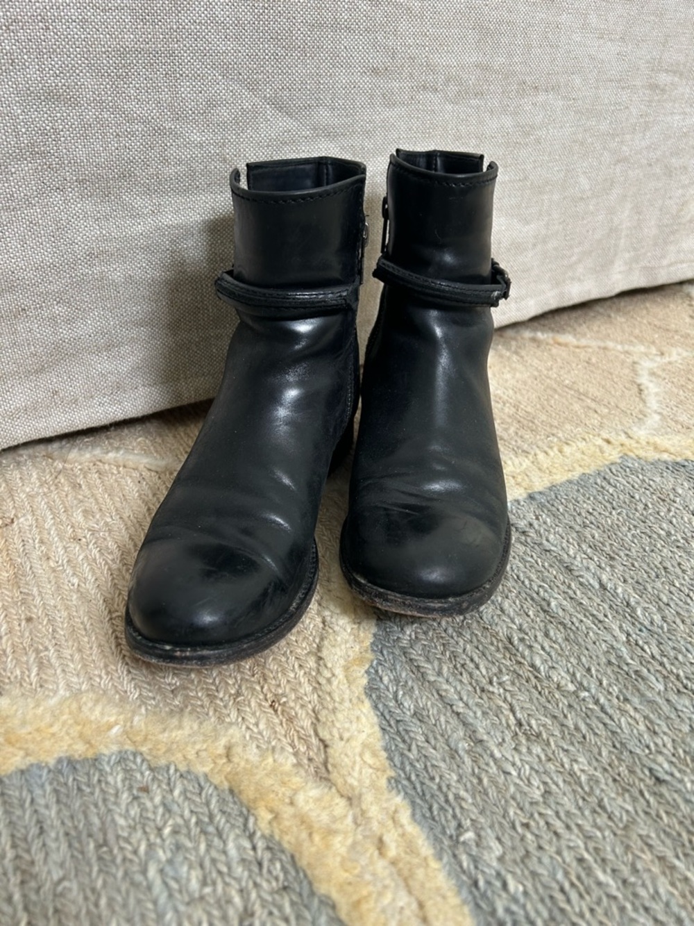 Frye Melissa Seam Short Black Leather Ankle Booties with Strap 6.5